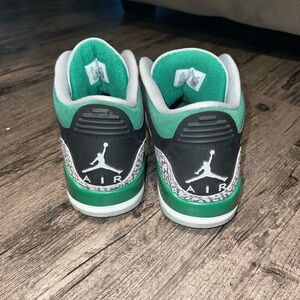 Jordan “Pine green” 3s